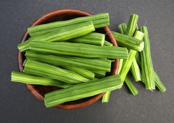 Bulk Fresh green moringa drumsticks for wholesale export from India - WWCEXP